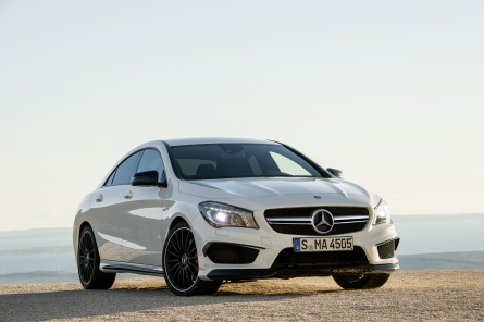 Der neue Mercedes Benz CLA 45 AMG in Aktion