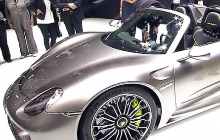 918 Spyder krönt Weltpremiere mit Nürburgring-Rundenrekord 918 Spyder krönt Weltpremiere mit Nürburgring-Rundenrekord